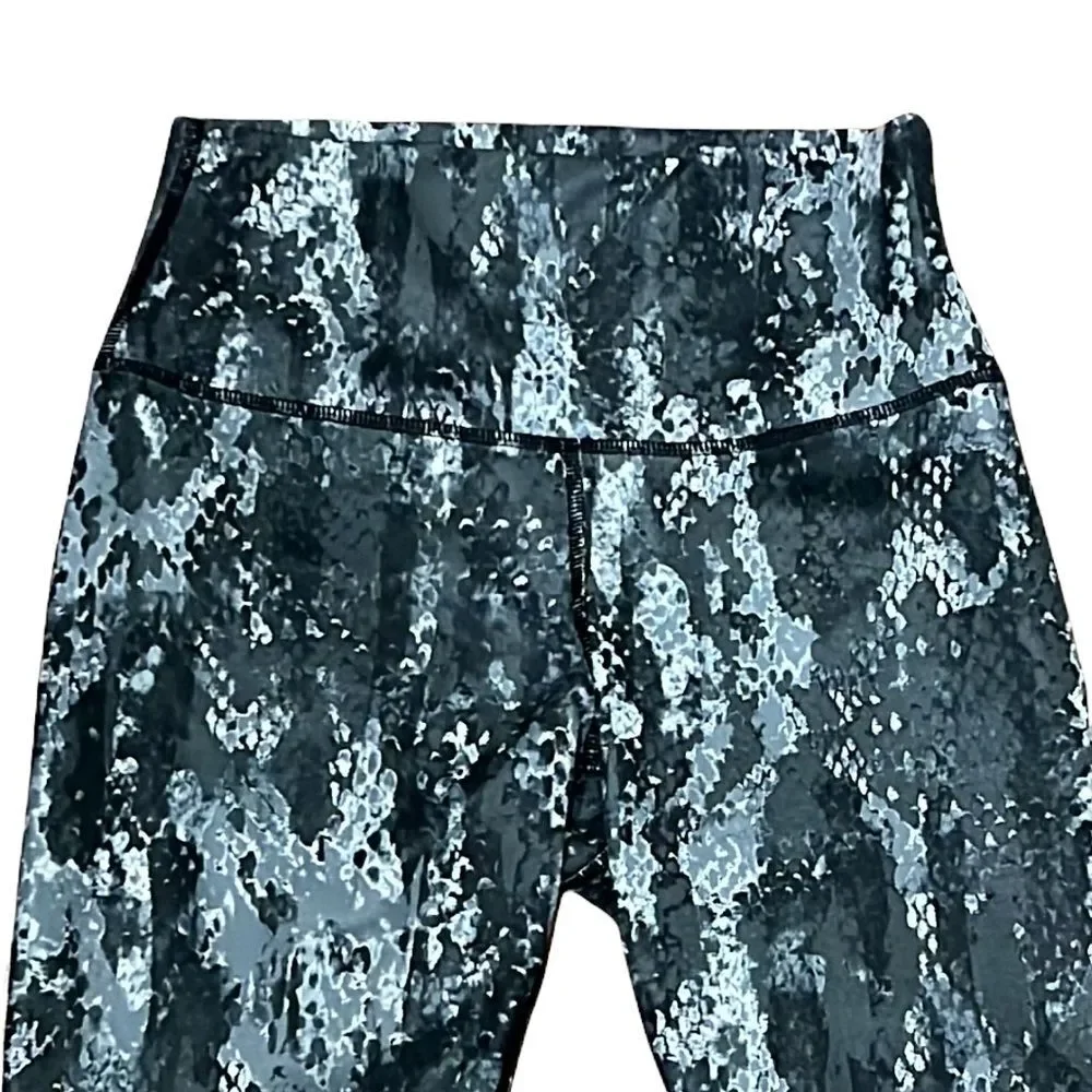 ALO Yoga Snakeskin Print Cropped Leggings Size S